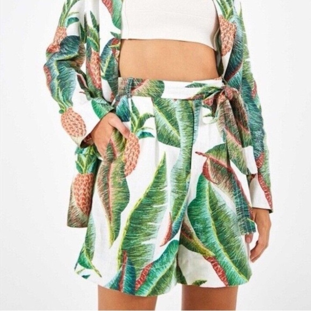 FARM RIO Forest Palm Linen Shorts (112)